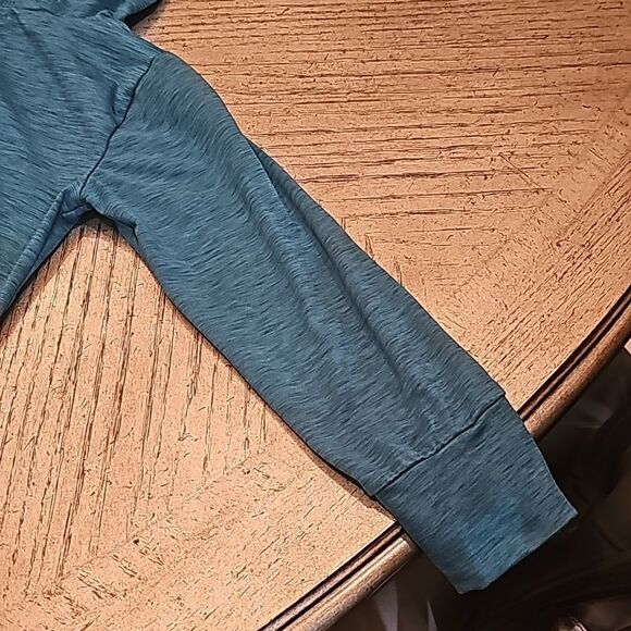 Teal hooded shirt quick-dri size 6-6X - Picture 7 of 10